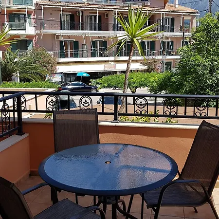 Grand Nefeli アパートホテル ヴァシリキ