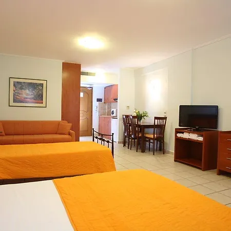 Grand Nefeli アパートホテル ヴァシリキ