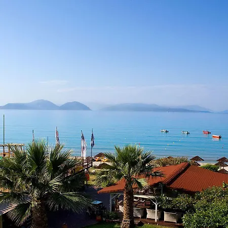 アパートホテル Grand Nefeli 4*