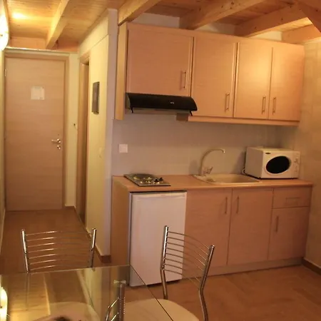 Grand Nefeli Aparthotel 4*
