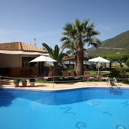 Hotel de apartamente Grand Nefeli Vasiliki