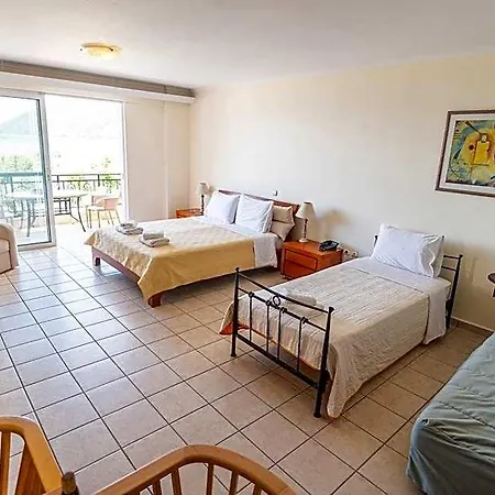 Ξενοδοχείο με διαμερίσματα Grand Nefeli 4*