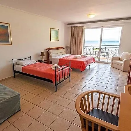 Grand Nefeli Aparthotel 4*