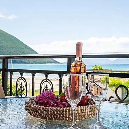 Grand Nefeli Aparthotel