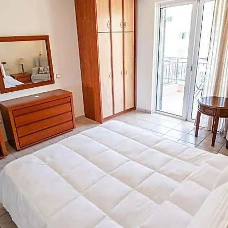 Grand Nefeli Aparthotel 4*