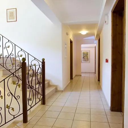 Grand Nefeli Apartmanhotel 4*