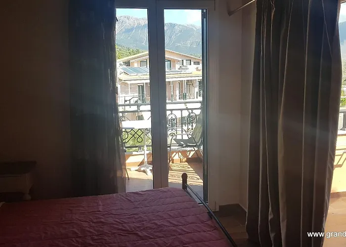 Hotel de apartamente Grand Nefeli
