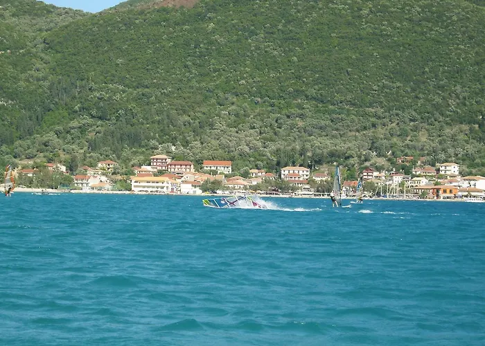 Hotel de apartamente Grand Nefeli Vasiliki