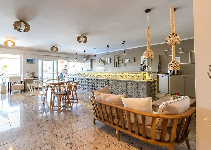 Hotel de apartamente Grand Nefeli 4*